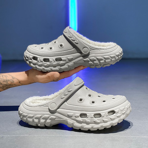 Chaussons d'hiver pour hommes Crocs doublés polaire, épais et chauds en EVA, rehaussants, antidérapants, à bout fermé pour l'extérieur - Product Image 2