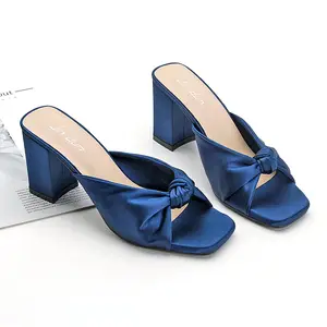 2022 여름 새로운 패션 품질 슬라이드 슬리퍼 최신 하이힐 여성 신발 야외 중국어 슬리퍼 블록 힐 샌들 숙녀