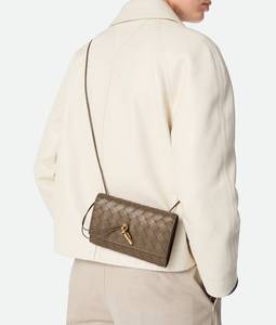 นาฬิกาข้อมือผู้ชาย Bottega BV Andiamo รุ่นหรูหรา ระบบจักรกล ลายเพชร สายหนังแท้ แบบเปิดปิดด้วยคลัตช์ สภาพดีเยี่ยม - Product Image 2