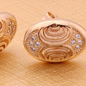 Boucles d'oreilles ovales en or rose pour femmes, motif en spirale, zircone cubique incrustée, clous d'oreilles géométriques, bijoux de mode pour tous les jours et les fêtes - Product Image 6