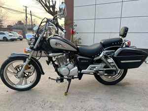 Moto Cruiser Suzuki GZ150 Vintage Monocylindre – Économe en Carburant et Durable – Produit d'Occasion – Motos à Essence - Product Image 3