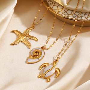 Collier Étoile de Mer Style <span class=keywords><strong>Océan</strong></span>, Plaqué Or 18K, en Acier Inoxydable, avec Tortue et Étoile de Mer Filetée - Product Image 1