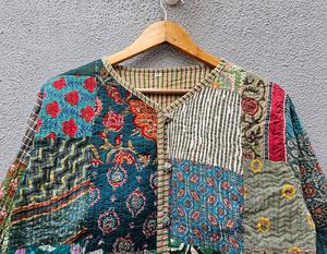 Abrigo de algodón acolchado hecho a mano para mujer, estilo invierno, con estampado indio, estilo bohemio, regalo para ella, de un exportador indio. - Product Image 4