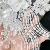 Vente en gros de patchs de fleurs brodées en perles 3D, appliques de dentelle florale blanche pour vêtements, robe, décoration, couture
