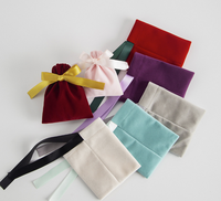 Pochette à bijoux en velours avec logo imprimé personnalisé, petit sac en velours avec cordon de serrage pour l'emballage de cadeaux de bijoux