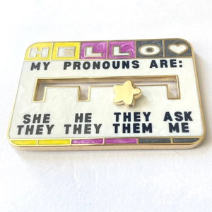 Pins de solapa de esmalte duro con diseño de pronombres, promocionales, personalizados, de metal, de aleación de zinc, bonitos, directos de fábrica, personalizables - Product Image 1