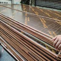 Panneau de coffrage en contreplaqué brun filmé avec colle phénolique pour coffrage en béton, matériau de construction haute résistance