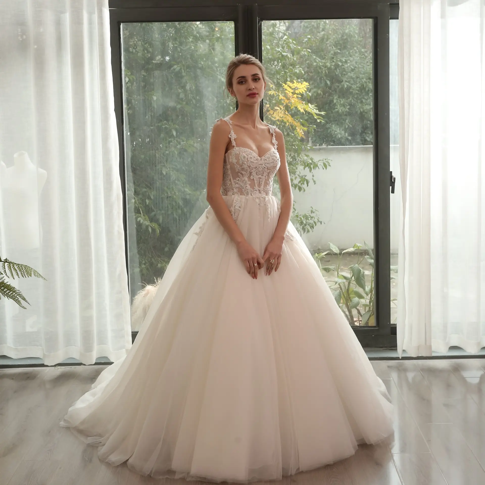 Lace Sling Fresh Bridal Wedding Travel Photography Art Photo Wedding Dress Ball Gown