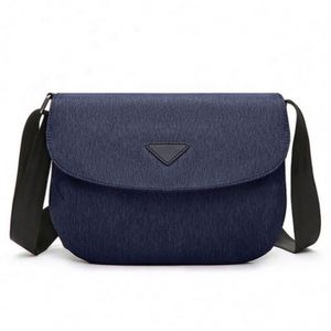 Borsa a tracolla da donna con tracolla blu su misura e BEARKY in poliestere con chiusura a cerniera ecologica e resistente - Product Image 4