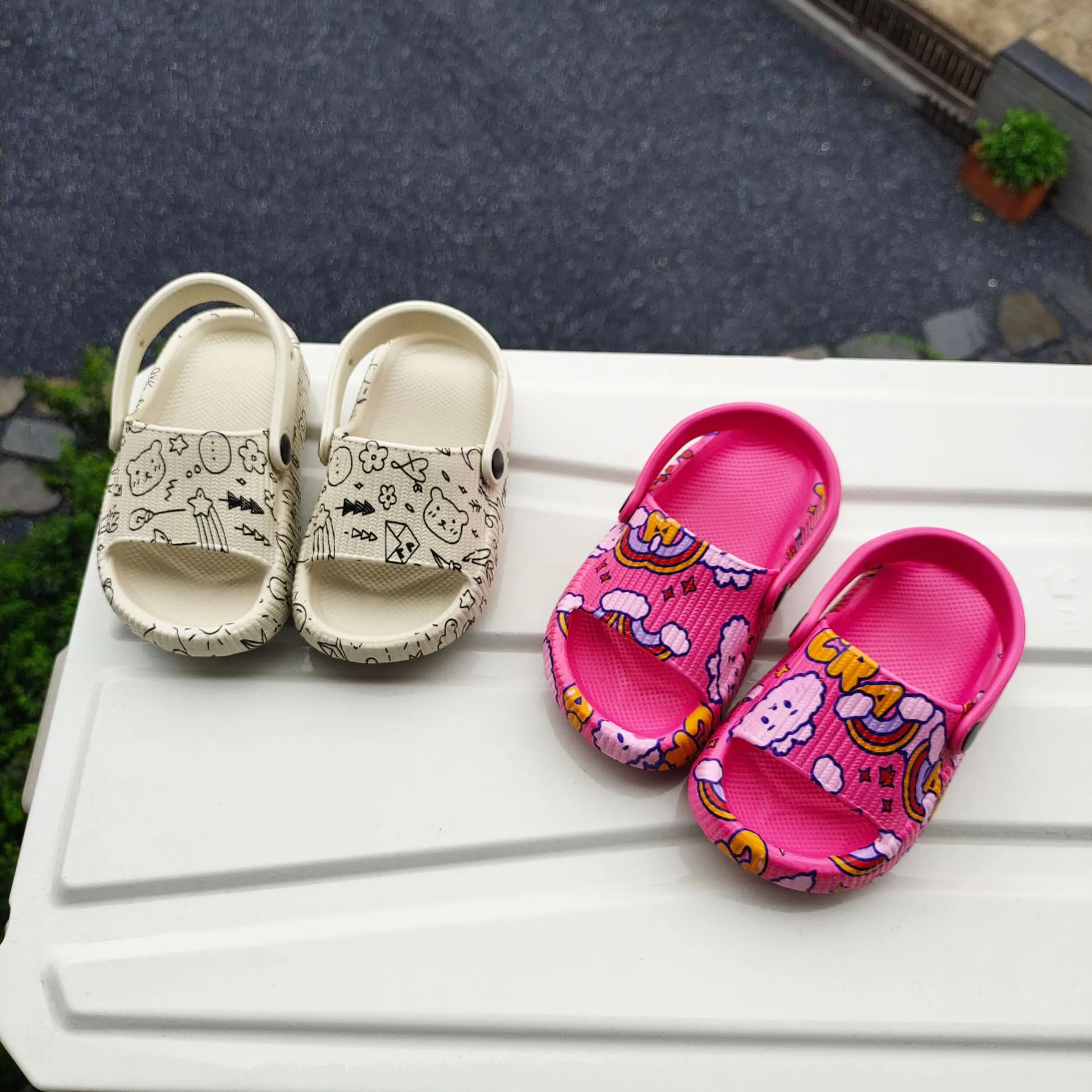 Bosirui Soft Girls Boys children's summer beach sandal custom pattern kids footwear slides barefoot kids sandals