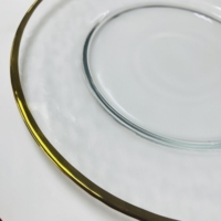 Assiettes de présentation élégantes et bon marché de 13 pouces en verre cristal avec bordure dorée pour mariage