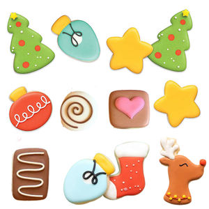 Ensemble <span class=keywords><strong>de</strong></span> 12 mini emporte-pièces <span class=keywords><strong>de</strong></span> Noël - Formes en plastique PP <span class=keywords><strong>de</strong></span> qualité alimentaire rouge et vert pour la pâtisserie festive et le bricolage des fêtes - Product Image 2