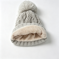 Bonnet tricoté personnalisé OEM chaud d'hiver avec pompon et logo en cuir PU, unisexe, en acrylique, avec revers, vente en gros, pour Noël