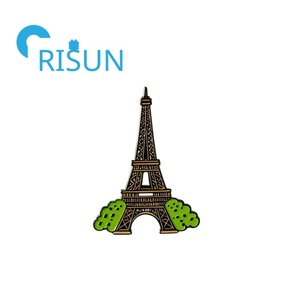 Souvenirs personnalisé émail doux France Paris Tour Eiffel Badges broches en métal personnalisé Paris Tour Eiffel émail broches Badge - Product Image 5