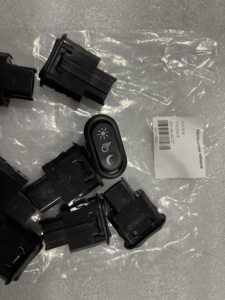 สวิตช์ไฟอะไหล่รถขุดคุณภาพสูง 20Y-06-42450 20Y-06-42121 สำหรับ PC200-8 PC220-8 PC300-8 PC400-8 PC450-8 - Product Image 3