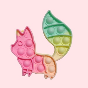 Jouet anti-stress en silicone arc-en-ciel pour enfants, bulle à presser avec motif souris, vente directe, jouet tueur de souris pionnier - Product Image 4