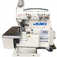 Machine à coudre surjeteuse informatisée domestique JUKI-6704s d'occasion avec moteur, construction métallique, conception à lit plat