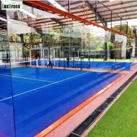 Terrain de padel super panoramique de couleur orange, très vendu en Chine