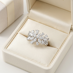 Fabricant de bijoux fins de luxe haut de gamme exportant des bagues en or blanc massif 18 carats avec diamants naturels, bagues à diamants taille marquise et taille poire - Product Image 6