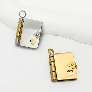 Colgantes y dijes de moda de acero inoxidable 316L chapados en oro PVD de 14K y 18K personalizados, dije de sobre y libro para la fabricación de joyas - Product Image 2