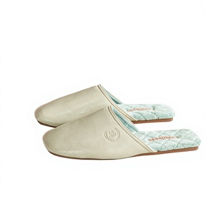 Pantoufles de luxe en cuir PU brillant, doublées de coton, chaudes, antidérapantes, semelle en caoutchouc, chaussures d'intérieur pour hommes et femmes, automne et hiver - Product Image 4
