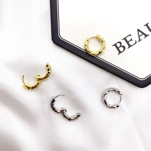 ต่างหูแบบห่วง Zhenlu Jewelry สีทอง สีเงิน โลหะผสมสังกะสี รูปทรงเรขาคณิต ทรงกลม ดีไซน์ไม่สมมาตร แฟชั่นเรียบง่าย สไตล์เกาหลี - Product Image 1