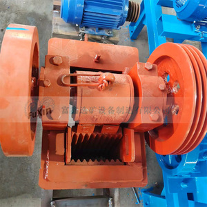 Trituradora de Mandíbulas Portátil Roja de 15t/h, Máquina para Triturar Residuos de Construcción - Product Image 2