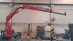 Grue flottante hydraulique de haute qualité de la marque Puma, capacité 2 tonnes, avec flèche pliante pour utilisation sur pont marin, état neuf en Turquie - Product Image 4