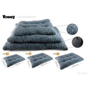 Set di Tre Cuscini per Cani in Velluto Grigio Rosa per Letti per Animali Domestici - Product Image 1