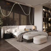 Meubles de chambre à coucher de luxe de conception moderne italienne, lit double en tissu haut de gamme, grande tête de lit, lit king size