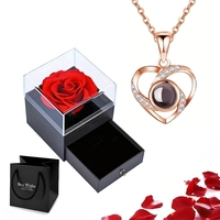 Produits en livraison directe 2025 Emballage de fleurs roses conservées Collier en 100 langues Boîte à bijoux I Love You