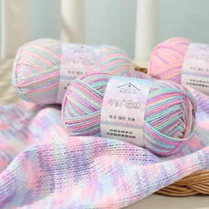 Fil <span class=keywords><strong>à</strong></span> <span class=keywords><strong>tricoter</strong></span> épais teint en espace pour la vente en gros, fil <span class=keywords><strong>à</strong></span> crocheter moelleux et coloré, fil fantaisie en coton lait dégradé et gonflant pour le bricolage - Product Image 2