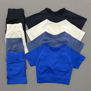 Set Yoga Senza Cuciture 3 Pezzi per Donna, Completo Sportivo con T-Shirt, Pantaloncini Modellanti e Top Corto, Abbigliamento <span class=keywords><strong>da</strong></span> <span class=keywords><strong>Palestra</strong></span> e Fitness - Product Image 5