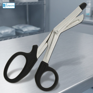 กรรไกรผ่าตัดหกดอก ยี่ห้อ Six Flowers รุ่น OEM Universal Paramedic Shear Prob End ด้ามจับสีดำ ผลิตจากสแตนเลสสตีล ใช้งานด้วยมือ ได้รับการรับรองมาตรฐาน CE - Product Image 3