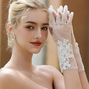 Gants de mariée courts en dentelle et tulle transparent, personnalisables (couleur et logo), compatibles écran tactile, pour fêtes et spectacles - Product Image 1