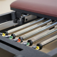 Lits de Pilates pliables portables de luxe, équipement de gym pliable, reformer en bois pliable beige