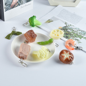 Modelo de comida simulada de camarones, cerdo estofado y verduras, colgante, piezas para llaveros DIY, decoraciones para mochilas, pequeños regalos - Product Image 3