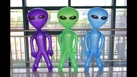 Jouets publicitaires personnalisés en gros OEM avec logo imprimé, poupées en PVC pour enfants, poupées de dessins animés extraterrestres, jouets gonflables pour fêtes