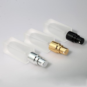 Du Lịch Rỗng 5Ml 10Ml <span class=keywords><strong>20Ml</strong></span> Hình Chữ Nhật Vuông Rõ Ràng <span class=keywords><strong>Frosted</strong></span> Sương Phun Nước Hoa Mẫu Chai 15Ml Với Nhôm Hoặc Bằng Gỗ Cap - Product Image 2