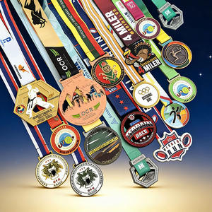 Изготовленный на заказ металлический значок-брошь из цинкового сплава с золотым покрытием, спортивный, модный, юбилейный, 3D-эмалевый, с коробкой - Product Image 1