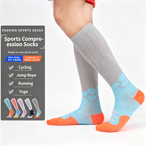 Chaussettes de compression personnalisées à marque privée, écologiques, pour activités de plein air, soutien professionnel par compression, récupération, chaussettes de sport - Product Image 1