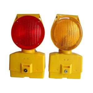 Barrière routière à LED solaire pour signalisation de sécurité avec autonomie de 5 à 7 jours et clignotement de 12 000 Mcd - Product Image 1