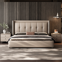 Lit Double Moderne de Luxe en Cuir Véritable avec Tête de Lit Haute et Rembourrée – Mobilier de Chambre Parentale Designer