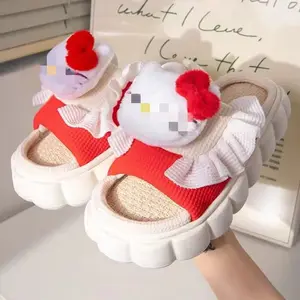 Venta al por mayor de zapatillas de personalización de las mujeres Kuromi Melody rollos de canela antideslizante interior al aire libre zapatilla lindas sandalias