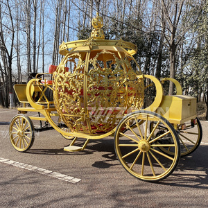 Chariot électrique en forme de citrouille dorée avec intérieur rouge pour transport de mariage en extérieur - Product Image 6