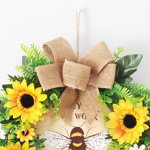 Primavera nuovo arrivo dipinto a <span class=keywords><strong>mano</strong></span> in legno segno di benvenuto <span class=keywords><strong>per</strong></span> porta d'ingresso rotonda ape Bowknot ghirlanda di decorazione <span class=keywords><strong>per</strong></span> la parete di casa porta appesa decorazioni - Product Image 5