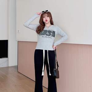 เสื้อยืดแขนยาวคอวีผู้หญิงไซส์ใหญ่ สีขาว สีเทา ผ้าถักพิมพ์ลายขาดๆ รุ่น N8280 - Product Image 4