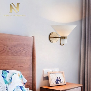 การออกแบบที่ทันสมัยวินเทจทองเหลืองสีโรงแรมลอฟท์แสงนุ่ม E26แก้วนำโคมไฟติดผนัง - Product Image 3