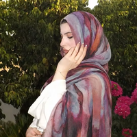 Hijab en rayonne à imprimé abstrait artistique, texture premium, toucher doux, finition soignée, foulard islamique, voile de mode