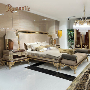 Juego de Muebles de Dormitorio de Lujo Estilo Turco de Alta Gama, Cama King Size de Madera Sólida con Cabecera Tapizada y Detalles en Dorado, Muebles para Hotel o Villa - Product Image 3